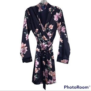 APT. 9 size Small intimates floral robe